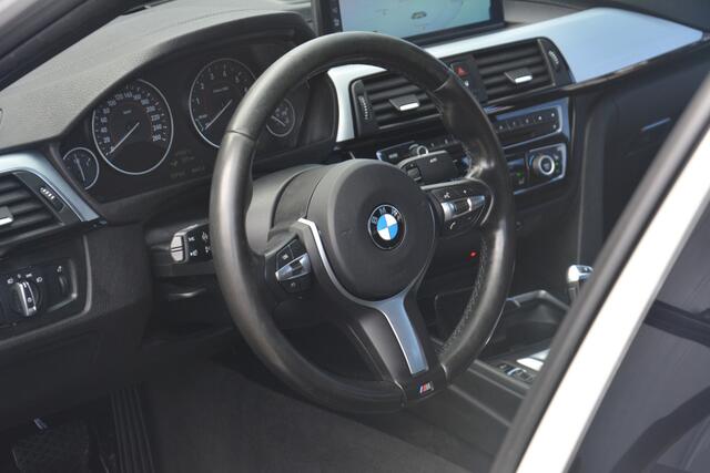 BMW 3-SERIE 330e M Sport | Navigatie | Carplay | Sportstoelen | Camera | Sterrenhemel | Stoelverwarming | Uitstraling!! |