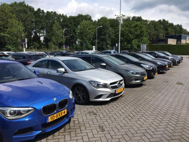 BMW 3-SERIE 320i SportLine,Schuifdak,Half leer,LED,Camera,Trekhk,NaviPro,