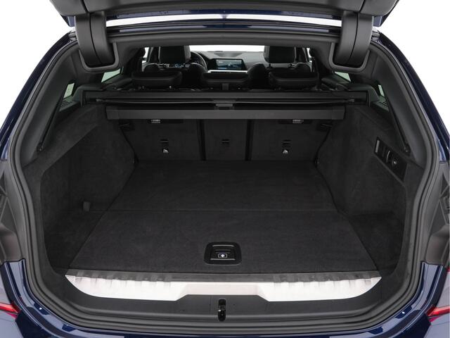 BMW 3-SERIE Touring 330e Business Edition Plus (INCL.BTW) *PANO | HEAD-UP | FULL-LED | DIGI-COCKPIT | NAVI-FULLMAP | SPORT-SEATS | HIFI-SOUND | CAMERA | AMBIENT-LIGHT | ECC | PDC | 19''ALU*