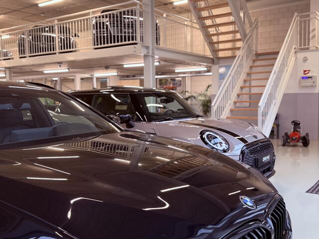 BMW 3-SERIE Touring 330e High Executive M-Sport|HUD|Ad.Cruise|El.Trekhaak|19"