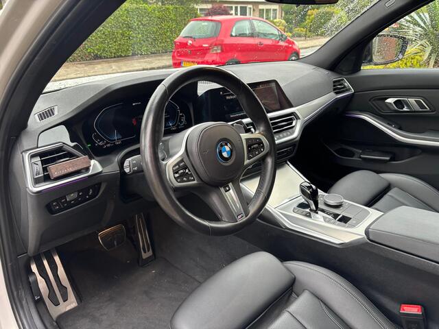 BMW 3-SERIE Touring 320e M-Sport / Pano / Leder / Laser-LED / ACC / HUD