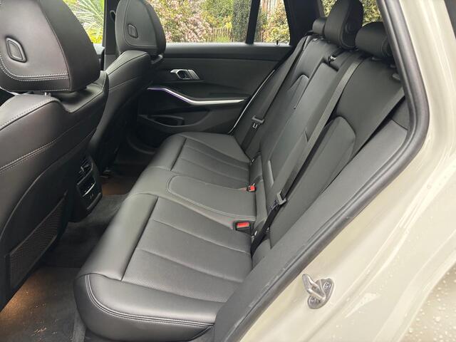 BMW 3-SERIE Touring 320e M-Sport / Pano / Leder / Laser-LED / ACC / HUD