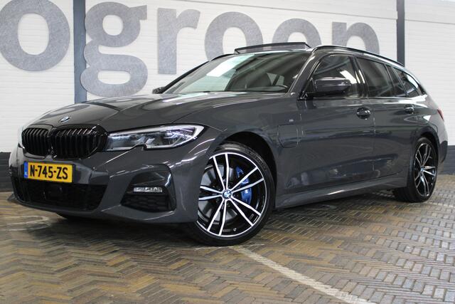 BMW 3-SERIE Touring 330e xDrive High Executive M-sport | Incl. 12 maanden garantie | Assisted drive | Head-up display | Stoelverwarming voor + achter | Stuurverwarming | 360° camera | Elektrisch uitklapbare trekhaak |