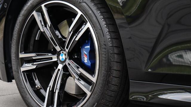 BMW 3-SERIE Touring 330i M-Sport | Adaptieve Cruise Control | Shadow-Line | Achteruitrijcamera | HiFi