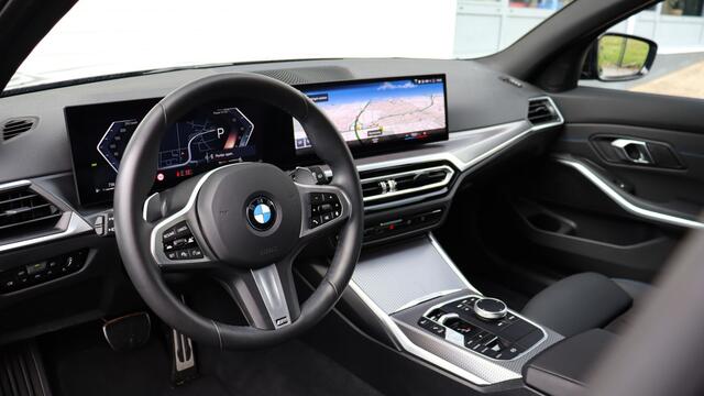 BMW 3-SERIE Touring 330i M-Sport | Adaptieve Cruise Control | Shadow-Line | Achteruitrijcamera | HiFi