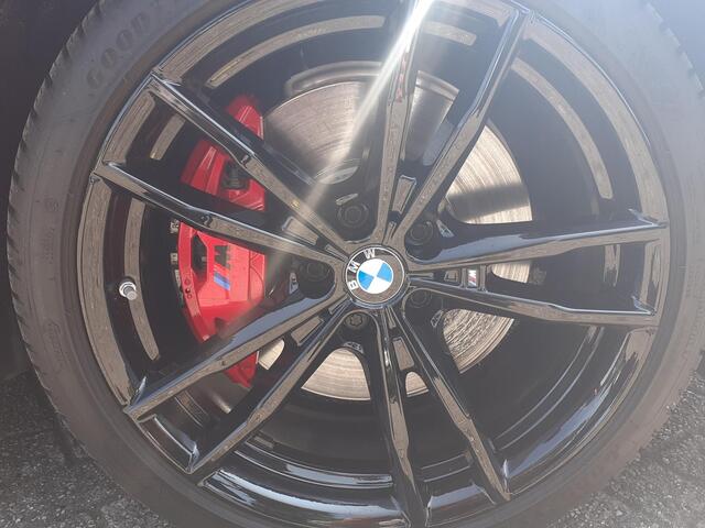 BMW 3-SERIE 318i High Executive M-Styling/Leder/Panorama-Dak/Frontsplitter/Harman Kardon/Virtual Cockpitt