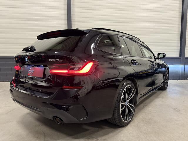 BMW 3-SERIE Touring 330e xDrive M-Sport PANO/LASER/360CAMERA/ADAPTIVE M-ONDERSTEL/ACC/LEER-ALCANTARA/19"BREEDSET/KEYLESS/SHADOW-LINE/NET OH BEURT GEHAD BIJ BMW DEALER