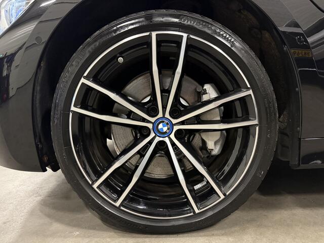 BMW 3-SERIE Touring 330e xDrive M-Sport PANO/LASER/360CAMERA/ADAPTIVE M-ONDERSTEL/ACC/LEER-ALCANTARA/19"BREEDSET/KEYLESS/SHADOW-LINE/NET OH BEURT GEHAD BIJ BMW DEALER