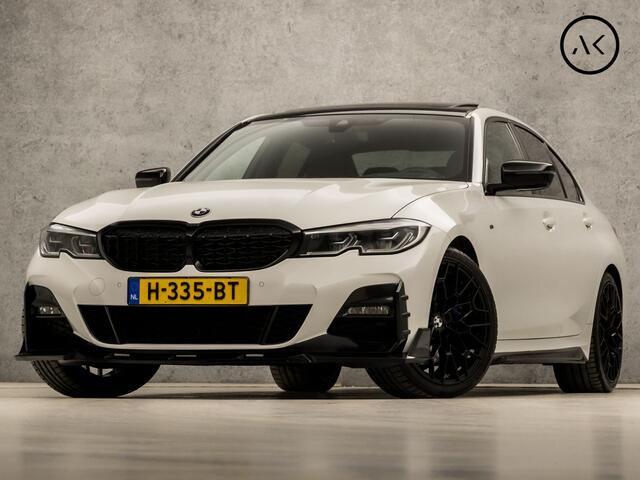 BMW 3-SERIE 330i High Executive M Sport 259Pk Automaat (SCHUIFDAK, M PAKKET, HEAD-UP DISPLAY, LASER KOPLAMPEN, CARBON INLEG, HARMAN/KARDON, LEDER/ALCANTARA, APPLE CARPLAY, STUUR/STOELVERWARMING, NIEUWSTAAT)