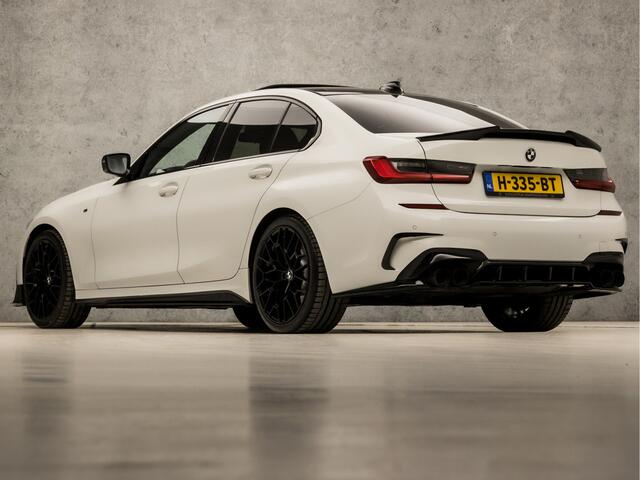 BMW 3-SERIE 330i High Executive M Sport 259Pk Automaat (SCHUIFDAK, M PAKKET, HEAD-UP DISPLAY, LASER KOPLAMPEN, CARBON INLEG, HARMAN/KARDON, LEDER/ALCANTARA, APPLE CARPLAY, STUUR/STOELVERWARMING, NIEUWSTAAT)