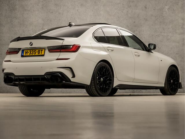 BMW 3-SERIE 330i High Executive M Sport 259Pk Automaat (SCHUIFDAK, M PAKKET, HEAD-UP DISPLAY, LASER KOPLAMPEN, CARBON INLEG, HARMAN/KARDON, LEDER/ALCANTARA, APPLE CARPLAY, STUUR/STOELVERWARMING, NIEUWSTAAT)