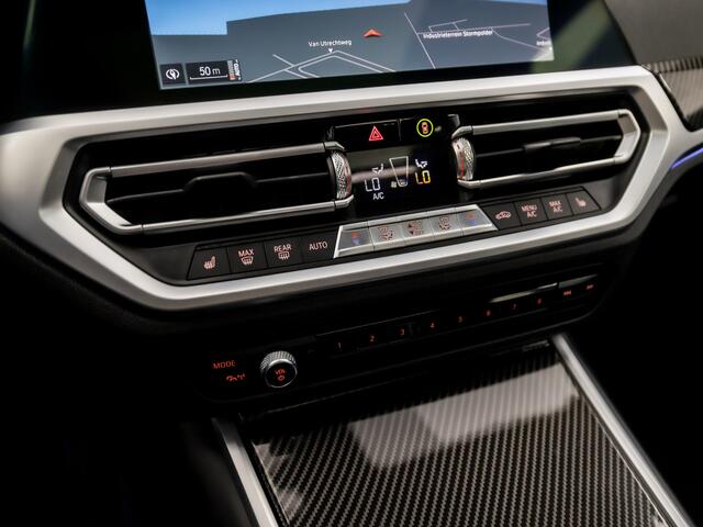 BMW 3-SERIE 330i High Executive M Sport 259Pk Automaat (SCHUIFDAK, M PAKKET, HEAD-UP DISPLAY, LASER KOPLAMPEN, CARBON INLEG, HARMAN/KARDON, LEDER/ALCANTARA, APPLE CARPLAY, STUUR/STOELVERWARMING, NIEUWSTAAT)