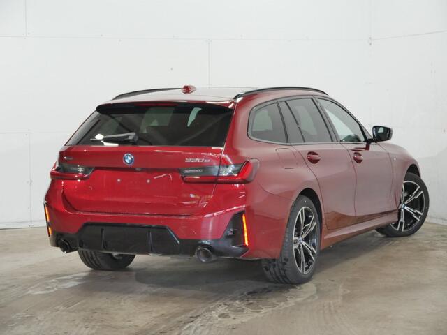 BMW 3-SERIE Touring 330e xDrive - M-Sport Pro - LCi 2 - Grote Range - Pano - Trekhaak - ACC