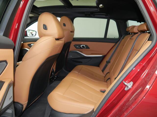 BMW 3-SERIE Touring 330e xDrive - M-Sport Pro - LCi 2 - Grote Range - Pano - Trekhaak - ACC