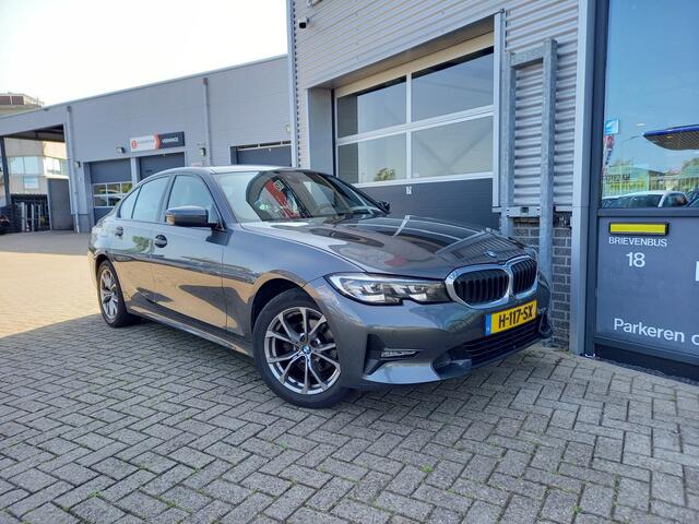 BMW 3-SERIE 318i Executive Edition - SPORT LINE - CARPLAY / ANDROID - LED - 1/2 LEER - NL AUTO - 1 EIGENAAR