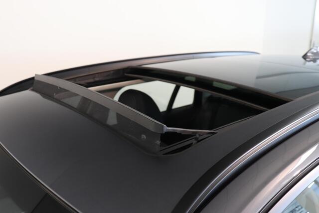 BMW 3-SERIE Touring 330e Business Edition Plus | | Schuif kanteldak | Navigatie | Leder | Laser LED koplampen | Trekhaak |