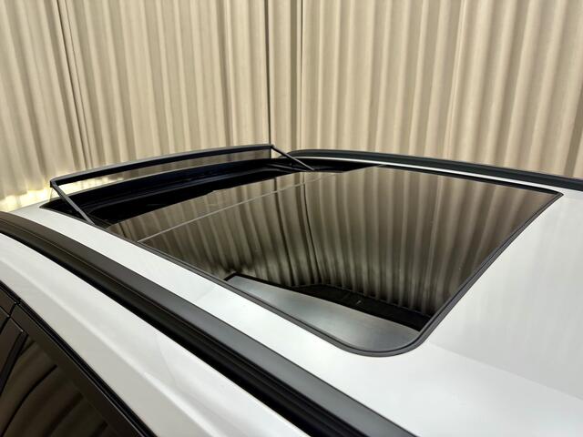 BMW 3-SERIE Touring 320e *Sport-Line* Panoramadak / Leder / Stoelverwarming / Apple Carplay / Elek. Trekhaak / LED / Camera / 17"LMV