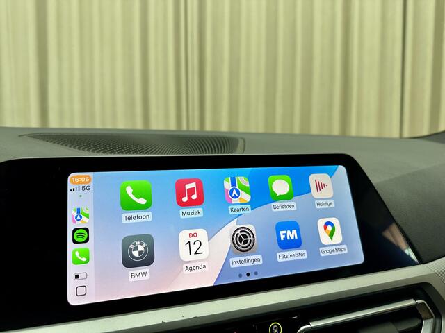 BMW 3-SERIE Touring 320e *Sport-Line* Panoramadak / Leder / Stoelverwarming / Apple Carplay / Elek. Trekhaak / LED / Camera / 17"LMV