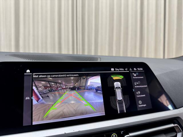 BMW 3-SERIE Touring 320e *Sport-Line* Panoramadak / Leder / Stoelverwarming / Apple Carplay / Elek. Trekhaak / LED / Camera / 17"LMV