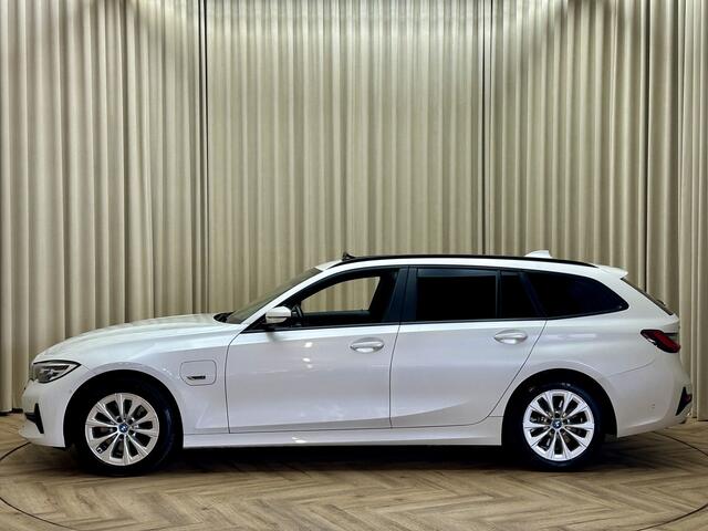 BMW 3-SERIE Touring 320e *Sport-Line* Panoramadak / Leder / Stoelverwarming / Apple Carplay / Elek. Trekhaak / LED / Camera / 17"LMV
