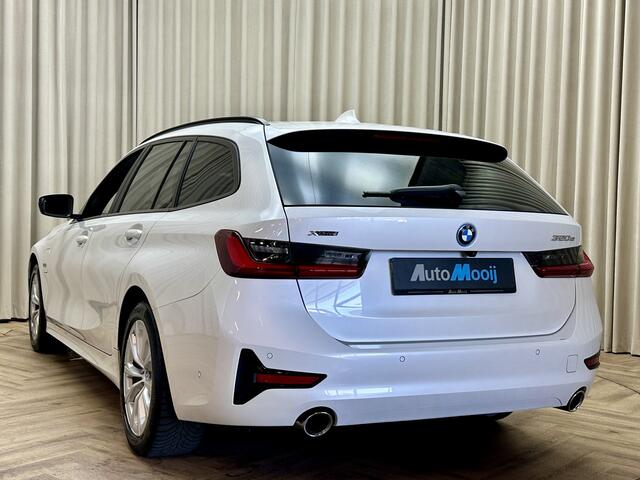 BMW 3-SERIE Touring 320e *Sport-Line* Panoramadak / Leder / Stoelverwarming / Apple Carplay / Elek. Trekhaak / LED / Camera / 17"LMV