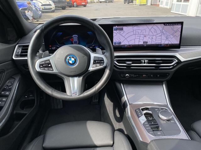BMW 3-SERIE Touring 330e M-SPORT ** LED, NAVI+, LEDER, PAMORAMA, ACC, TREKH, 19-inch LMV ** 1e EIG - UNFALLFREI ** ** INFORMEER OOK NAAR ONZE AANTREKKELIJKE FINANCIAL-LEASE TARIEVEN **