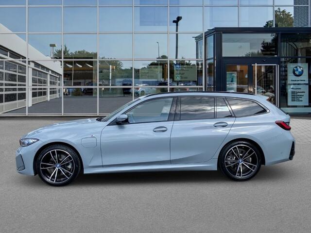 BMW 3-SERIE Touring 330e M-SPORT ** LED, NAVI+, LEDER, PAMORAMA, ACC, TREKH, 19-inch LMV ** 1e EIG - UNFALLFREI ** ** INFORMEER OOK NAAR ONZE AANTREKKELIJKE FINANCIAL-LEASE TARIEVEN **