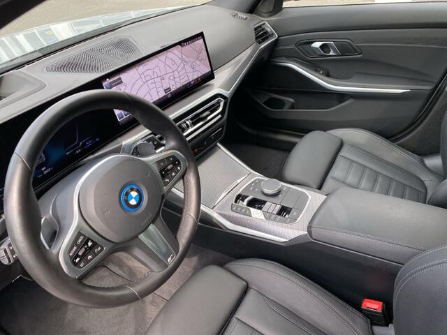 BMW 3-SERIE Touring 330e M-SPORT ** LED, NAVI+, LEDER, PAMORAMA, ACC, TREKH, 19-inch LMV ** 1e EIG - UNFALLFREI ** ** INFORMEER OOK NAAR ONZE AANTREKKELIJKE FINANCIAL-LEASE TARIEVEN **