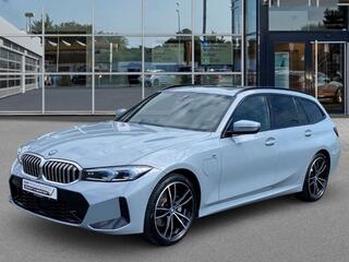 bmw-3-serie-touring-330e-m-sport-**