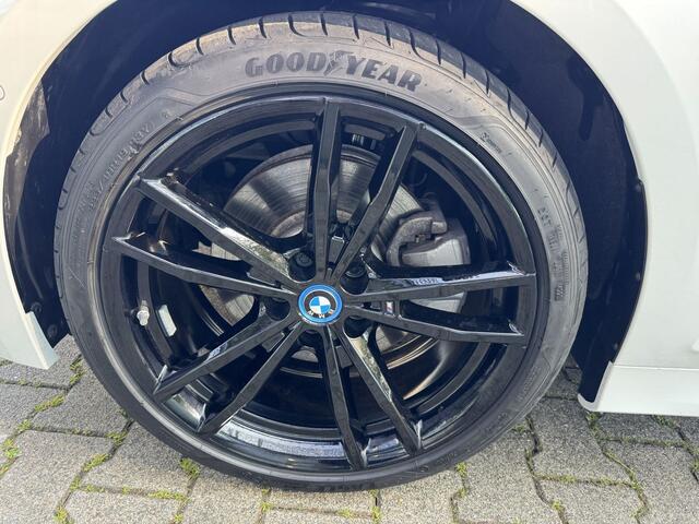 BMW 3-SERIE Touring 330e M-SPORT ** LED, NAVI+, LEDER, PAMORAMA, ACC, TREKH, 19-inch LMV ** 1e EIG - UNFALLFREI ** ** INFORMEER OOK NAAR ONZE AANTREKKELIJKE FINANCIAL-LEASE TARIEVEN **