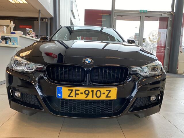 BMW 3-SERIE 330i M Sport Edition,M Pakket,NL Auto,Automaat,Schuifkanteldak,Keyless Entry,Navigatie,Parkeerassistent,Trekhaak,Leder&Stoelverwarming,Climate&Cruisecontrol,Bleutooth met Spraakbediening,SensorenV&A,19 Inch Lmv