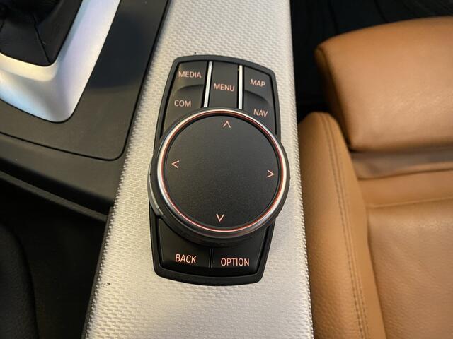 BMW 3-SERIE 330i M Sport Edition,M Pakket,NL Auto,Automaat,Schuifkanteldak,Keyless Entry,Navigatie,Parkeerassistent,Trekhaak,Leder&Stoelverwarming,Climate&Cruisecontrol,Bleutooth met Spraakbediening,SensorenV&A,19 Inch Lmv