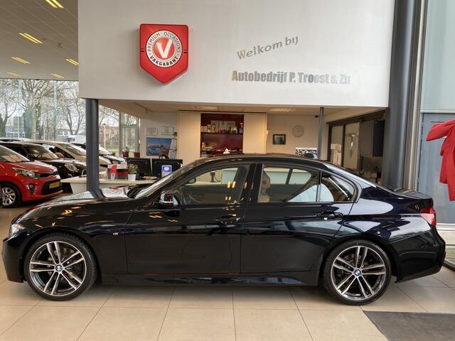 BMW 3-SERIE 330i M Sport Edition,M Pakket,NL Auto,Automaat,Schuifkanteldak,Keyless Entry,Navigatie,Parkeerassistent,Trekhaak,Leder&Stoelverwarming,Climate&Cruisecontrol,Bleutooth met Spraakbediening,SensorenV&A,19 Inch Lmv