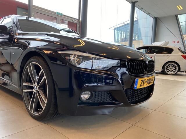BMW 3-SERIE 330i M Sport Edition,M Pakket,NL Auto,Automaat,Schuifkanteldak,Keyless Entry,Navigatie,Parkeerassistent,Trekhaak,Leder&Stoelverwarming,Climate&Cruisecontrol,Bleutooth met Spraakbediening,SensorenV&A,19 Inch Lmv