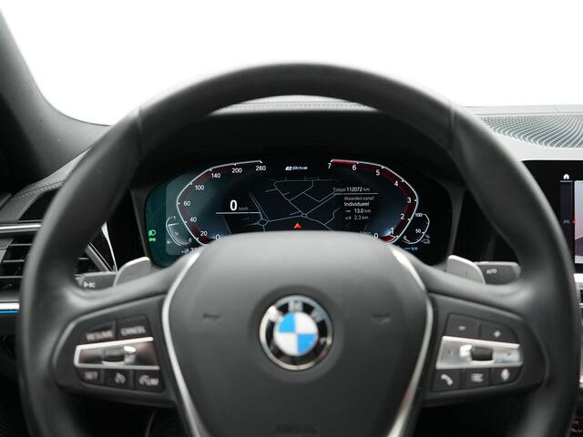 BMW 3-SERIE 330e Luxury Line Plug In Hybrid 293pk PHEV | Trekhaak af Fabriek | Lederen Memory Stoelen Verwarmd | Camera | Apple Carplay | Keyless | Virtual | Sfeerverlichting | DAB | Navi Full Map |