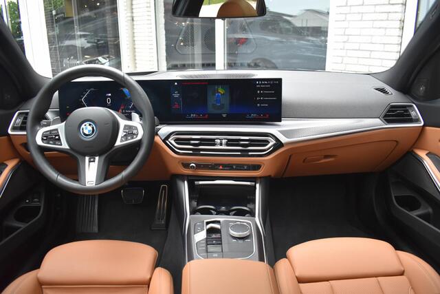 BMW 3-SERIE Touring 330e M-Sport Pro Pano ACC Elc Stoelen Camera Apple