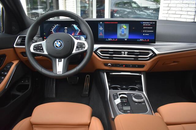 BMW 3-SERIE Touring 330e M-Sport Pro Pano ACC Elc Stoelen Camera Apple