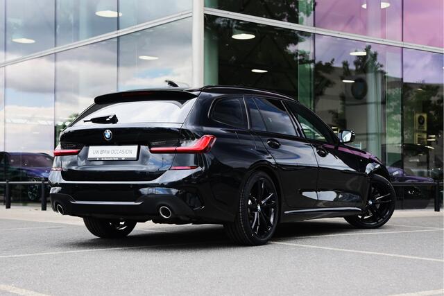 BMW 3-SERIE Touring 330i High Executive M Sport Automaat / Sportstoelen / LED / Head-Up / Parking Assistant / M Sportonderstel / Live Cockpit Professional / Stoelverwarming