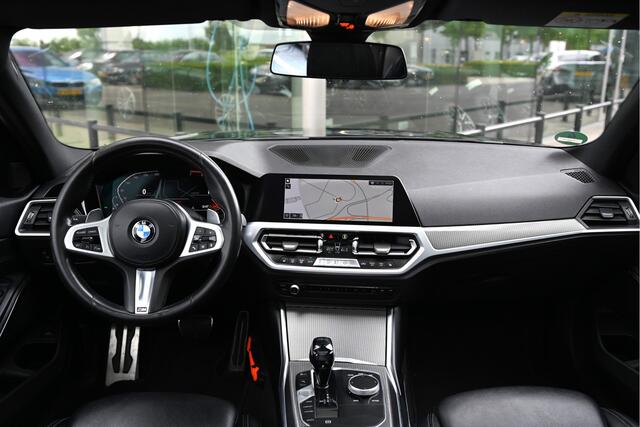 BMW 3-SERIE Touring 330i High Executive M Sport Automaat / Sportstoelen / LED / Head-Up / Parking Assistant / M Sportonderstel / Live Cockpit Professional / Stoelverwarming