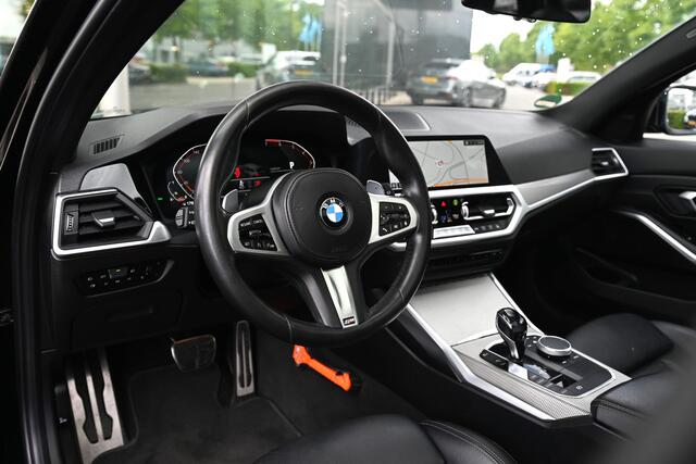 BMW 3-SERIE Touring 330i High Executive M Sport Automaat / Sportstoelen / LED / Head-Up / Parking Assistant / M Sportonderstel / Live Cockpit Professional / Stoelverwarming