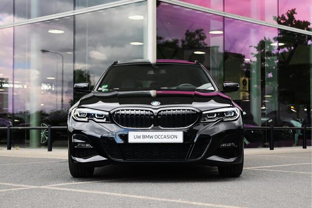 BMW 3-SERIE Touring 330i High Executive M Sport Automaat / Sportstoelen / LED / Head-Up / Parking Assistant / M Sportonderstel / Live Cockpit Professional / Stoelverwarming