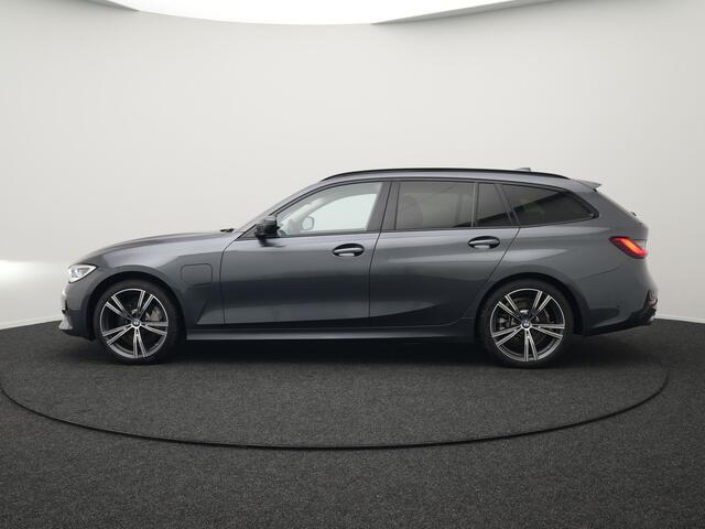 BMW 3-SERIE Touring 330e Sportline Plug In Hybrid 293pk PHEV | Trekhaak af Fabriek | Laser LED | Head Up | Lederen Sportstoelen Verwarmd | Harman Kardon | Apple Carplay | Keyless |
