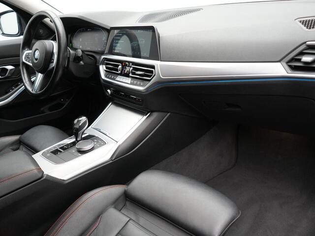 BMW 3-SERIE Touring 330e Sportline Plug In Hybrid 293pk PHEV | Trekhaak af Fabriek | Laser LED | Head Up | Lederen Sportstoelen Verwarmd | Harman Kardon | Apple Carplay | Keyless |