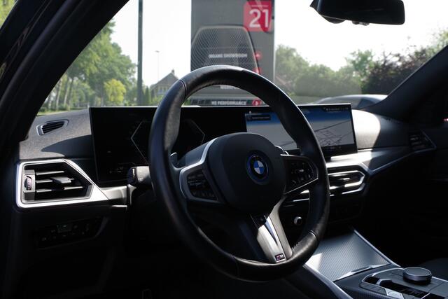 BMW 3-SERIE Touring 330e xDrive 293 PK M-Sport Pro, Panoramadak, Elek. Trekhaak, Camera