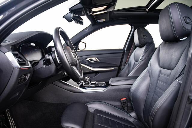 BMW 3-SERIE Touring 330i Executive Edition M Sport - Trekhaak - Panoramadak - Head up - Parking/Driving Assistant - Active Guard Plus - Harman Kardon - Comfort Access - Elektrisch verwarmde voorstoelen -