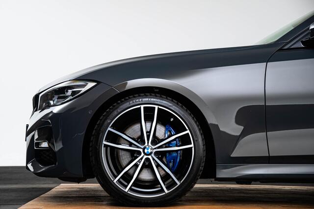 BMW 3-SERIE Touring 330i Executive Edition M Sport - Trekhaak - Panoramadak - Head up - Parking/Driving Assistant - Active Guard Plus - Harman Kardon - Comfort Access - Elektrisch verwarmde voorstoelen -