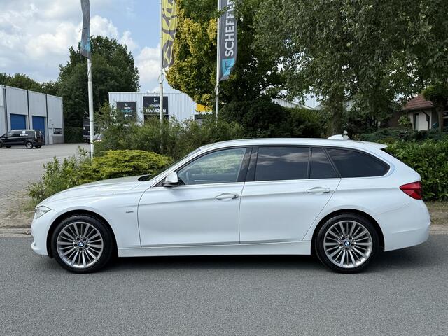 BMW 3-SERIE Touring 330i xDrive 252PK LuxuryoAutomaatoLeder