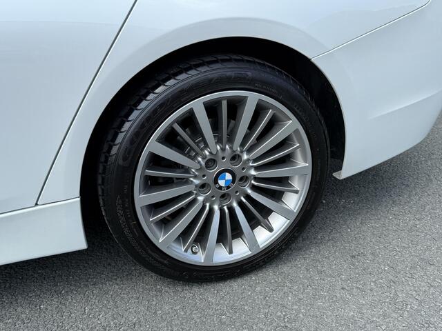 BMW 3-SERIE Touring 330i xDrive 252PK LuxuryoAutomaatoLeder