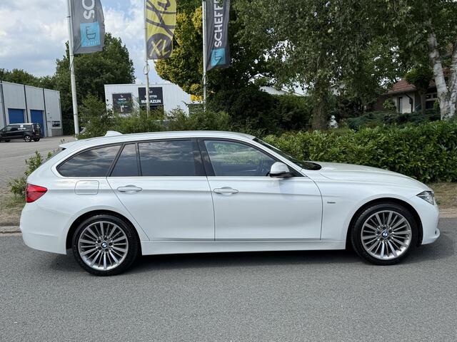 BMW 3-SERIE Touring 330i xDrive 252PK LuxuryoAutomaatoLeder