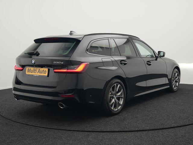 BMW 3-SERIE Touring 330e Sportline Plug In Hybrid 293pk PHEV | Trekhaak af Fabriek | Adaptive Cruise | Head Up | 360 Camera | Keyless | Sportstoelen Verwarmd | Sfeerverlichting |